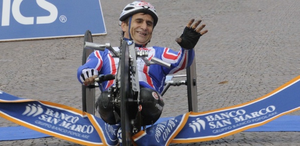 Aos 45 anos, Zanardi compete em três provas de handbike na Paraolimpíada de Londres