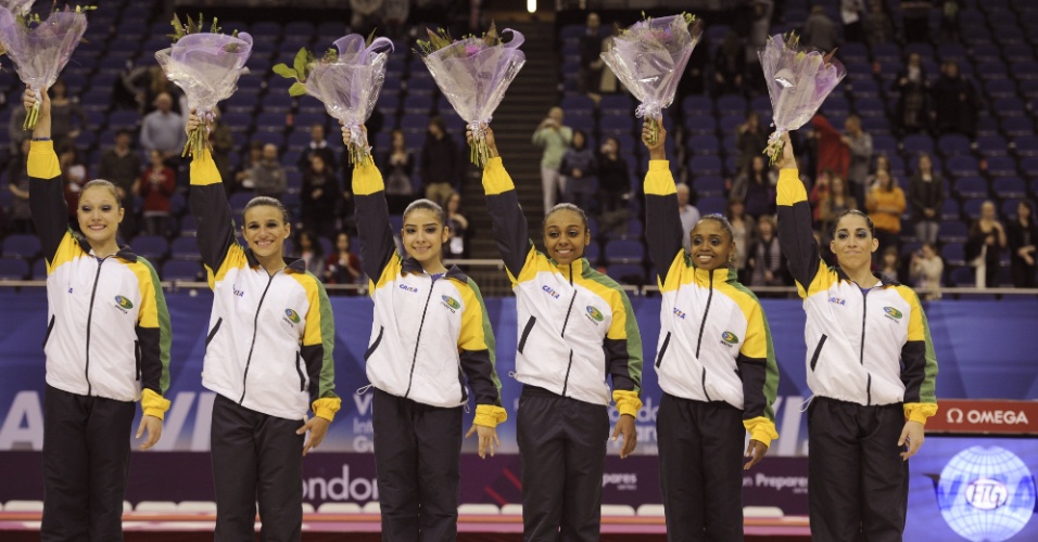 Brasileiras agradecem apoio após conquistar o quarto lugar no Pré-Olímpico de ginástica artística (11/01/2012)