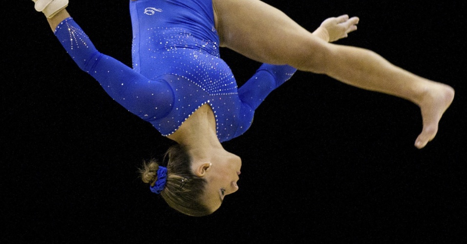 Jade Barbosa tem quedas na trave e complica o Brasil no Pré-Olímpico de ginástica artística, mas equipe se classifica para os Jogos de Londres