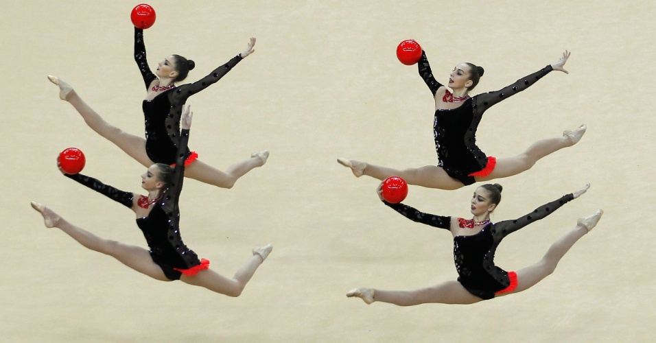Equipe ucraniana apresenta sua série com cinco bolas durante o Pré-Olímpico de ginástica