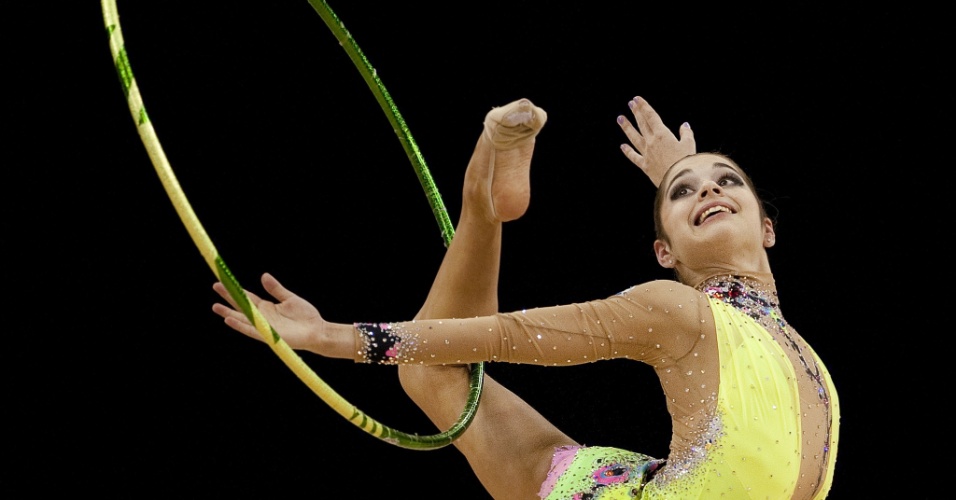 Israelense Victoria Veinberg Filanovsky mostra elasticidade e graça durante seu exercício de arco