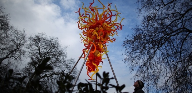 O escultor Dale Chihuly defende o uso do vidro como técnica em esculturas  - Galeria Halcyon