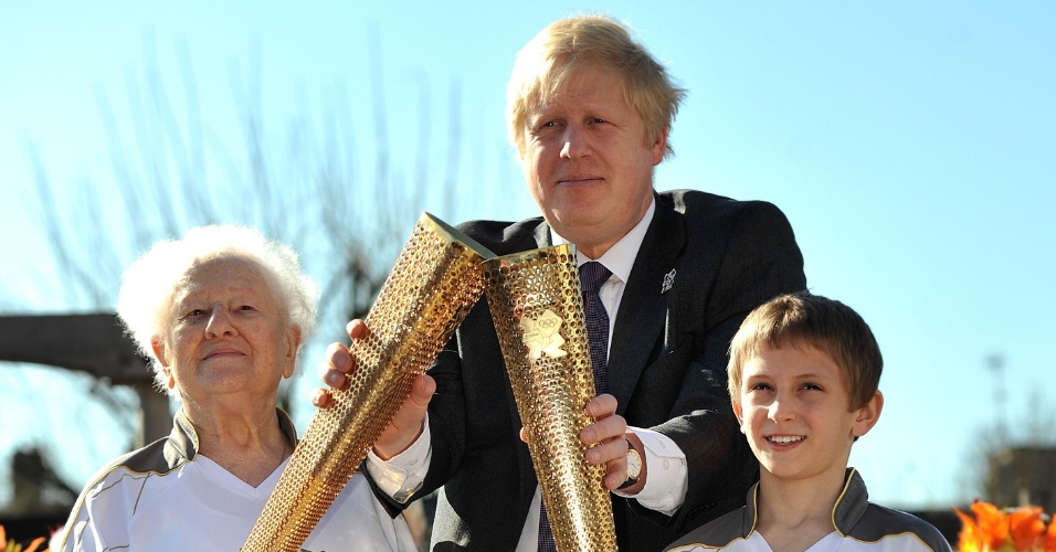 Organização dos Jogos de Londres selecionou mais de 8 mil pessoas para carregar tocha olímpica